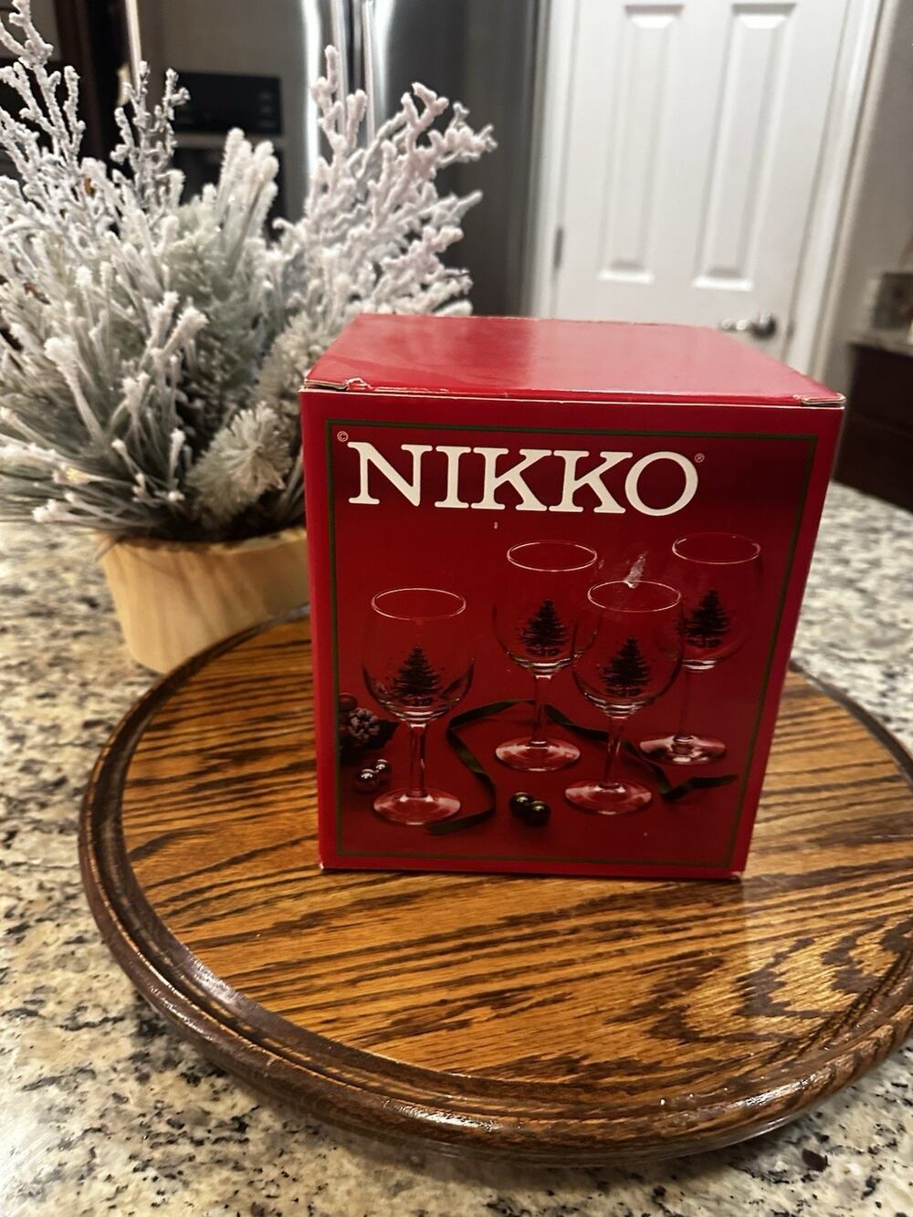 New NIKKO Christmas Happy Holidays Set of 4 All-Purpose Goblets 10.5 oz